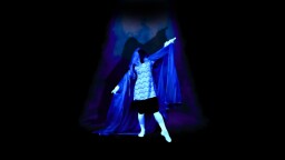 Interaktive Show des Underground Black Light Theatre in Prag: Bilder der Liebe